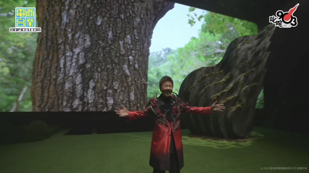 除咗MC，尹光亦備受關注。作為樂壇大前輩，出道50年嘅佢獲安排壓軸出場