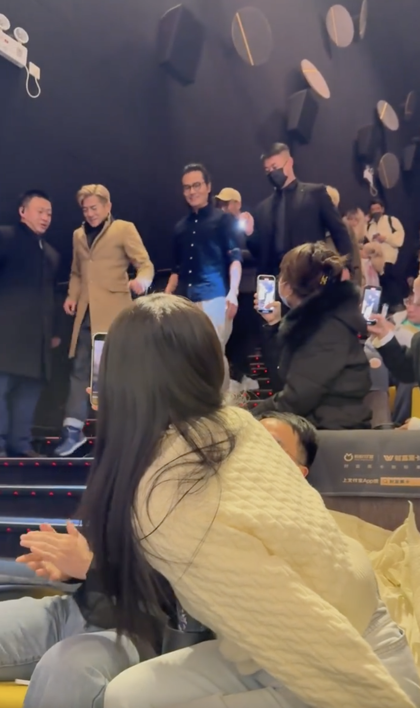 不過很快城城就擺手示意不用攙扶