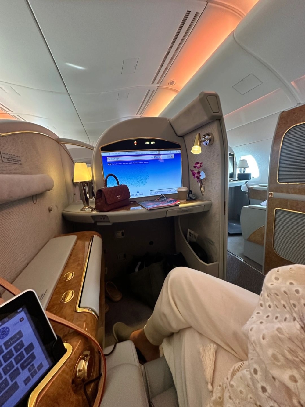 晒晒出行亦係搭阿聯酋航空嘅頭等機艙