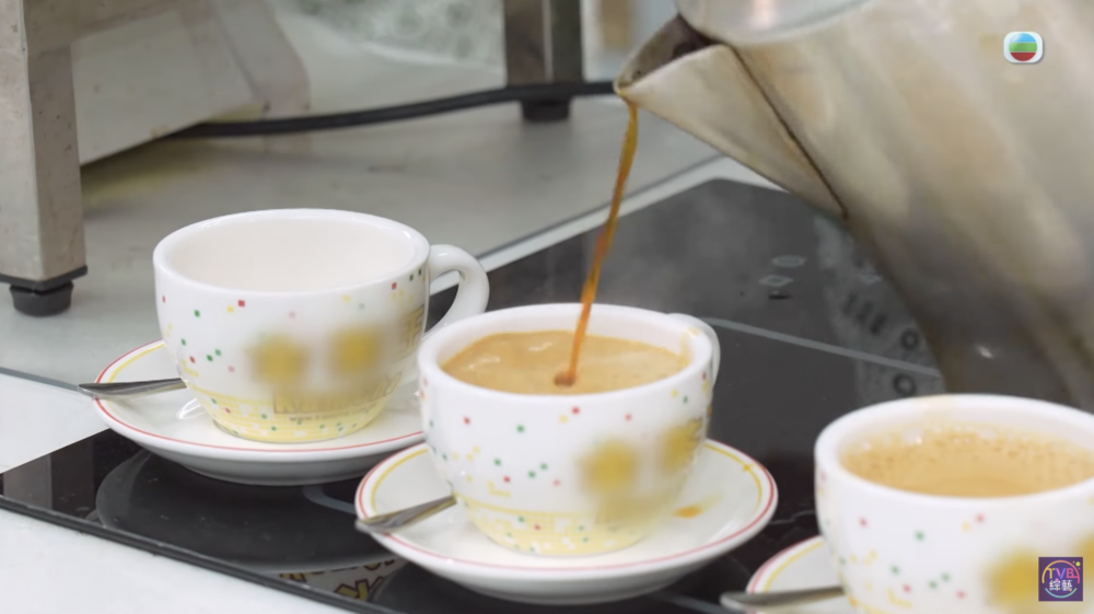 茶走係以煉奶同茶底入面混合而成，飲落去香濃滑順。