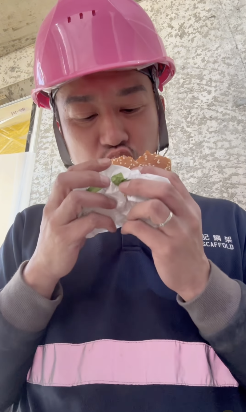 有炸雞、漢堡包、菠蘿包等