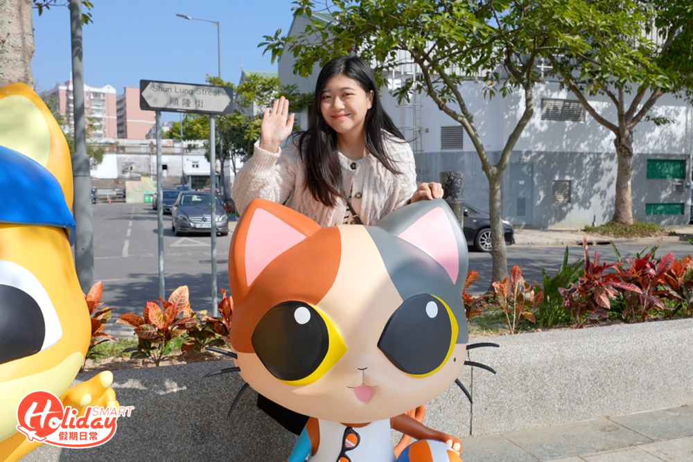 大家也可於海旁盡頭見到魚燈廣場，其為由康文署吉祥物「活力仔」和「思文喵」向遊人展示魚燈舞場景。