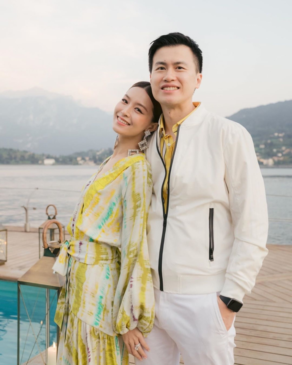 文詠珊2019年與富三代老公吳啟楠（Carl）結婚後，便與老公長駐上海生活並工作