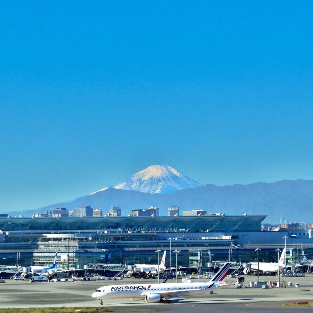 日本於1月1日起實施海外人士只需在「入境審查」關卡時，出示護照及Vist Japan Web的QR Code掃描，在之後的「海關申報」關卡無需再出示QR Code，只需通過人臉識別就可以直接通關！東京羽田機場搶先試行～