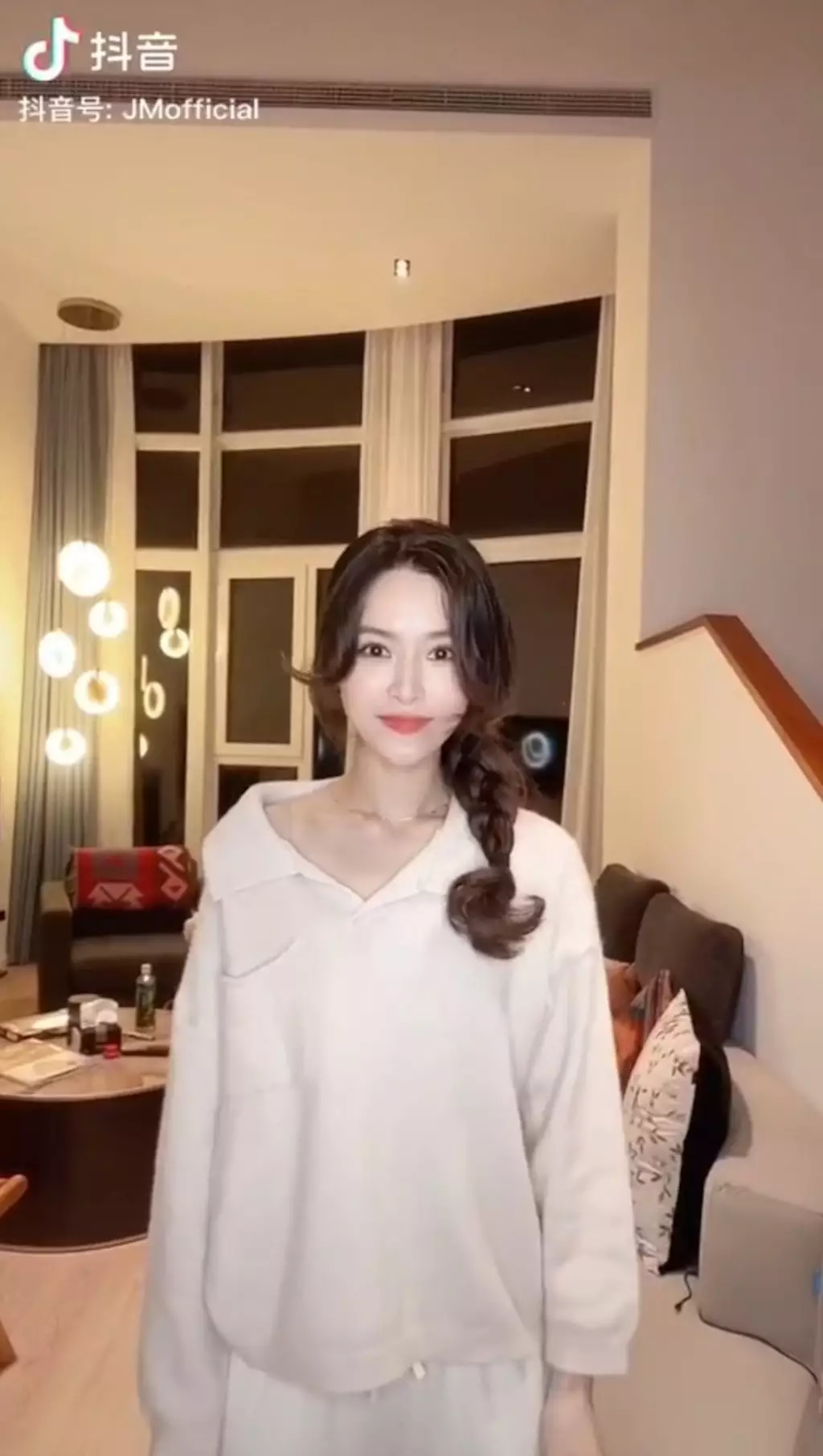 Janice Man之前亦曾曝光舊居為複式大宅