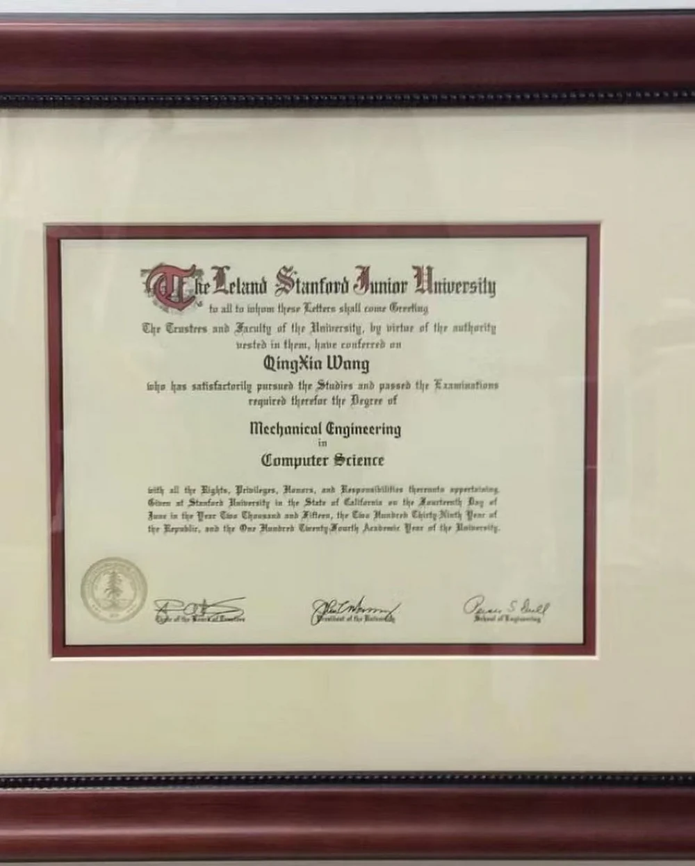 Chris之前曾公開多張「學費單」、「證書」力證自己家境不差