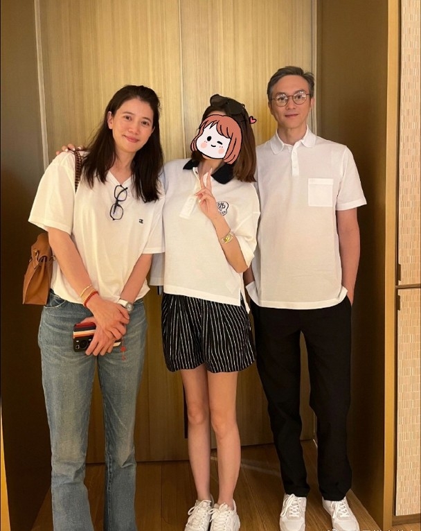 張智霖去年年中被爆出一張白髮近照