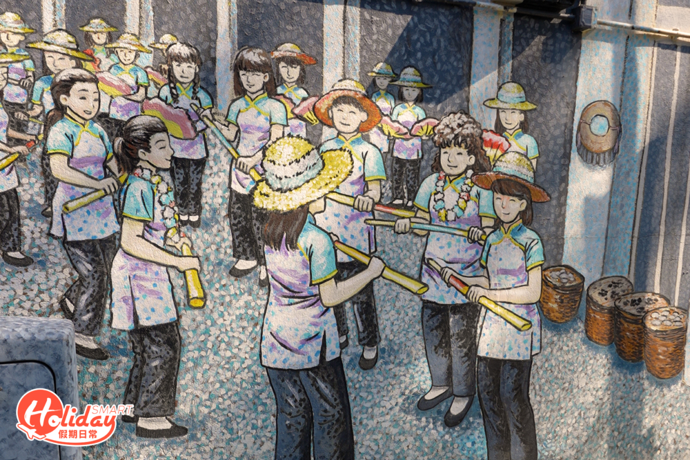 沙頭角的居民至今仍會每年舉行天后誕，而每十年更舉辦一次大型慶典，其中最具特色的是鶴佬婦女的「陸上龍舟」舞，並活靈活現地呈現在牆上！