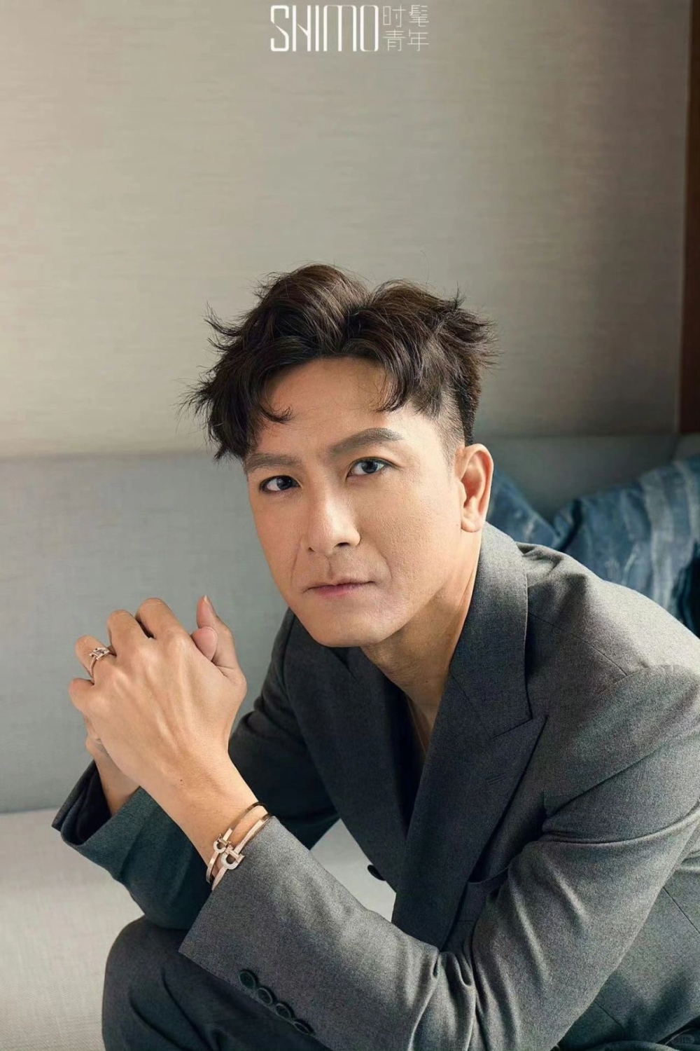 由於與以往形象實在太不同，馬明新look讓很多網民感到衝擊