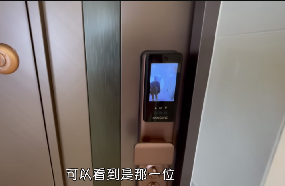 另外用家更可以自行設置門鎖用指紋、密碼或是匙卡打開