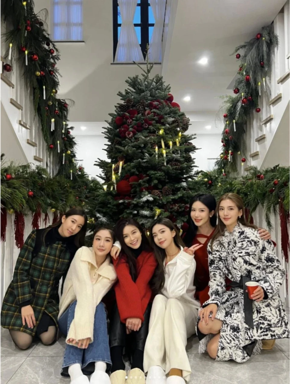 Janice Man趁著年底節日邀請了吳千語以及及幾位定居於上海的朋友於家中進行聖誕聚會