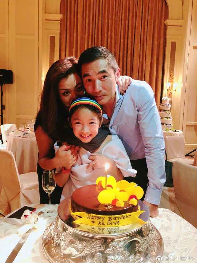 方中信與莫可欣於1996年開始拍拖,並在2008年結婚前宣布懷孕,誕下女兒符迦晴