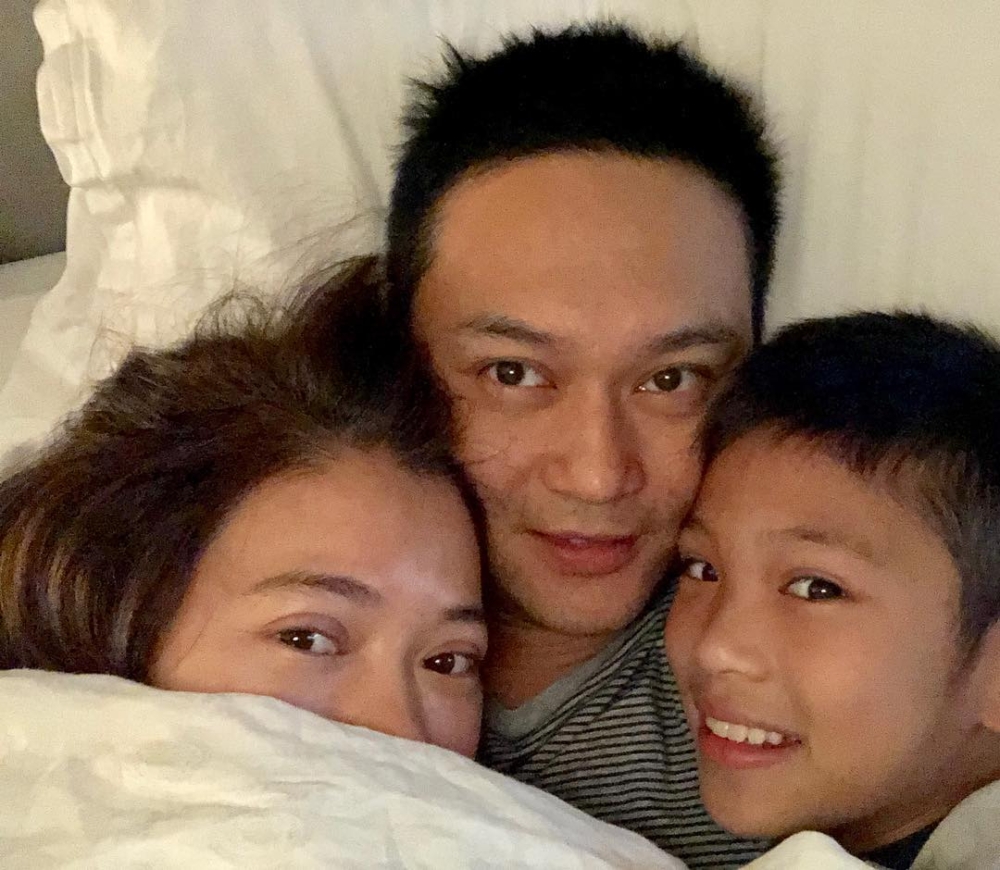 不過去年年中張智霖就被公開一張白髮照，令網友驚嘆男神「童顏」不再