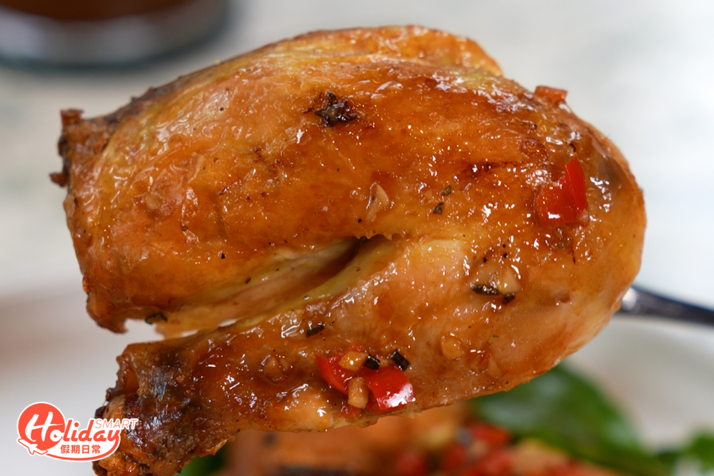 肉食愛好者必食他們的燴雞，配以洋蔥、香草等烹調，雞肉入味之外又食落有咬口。