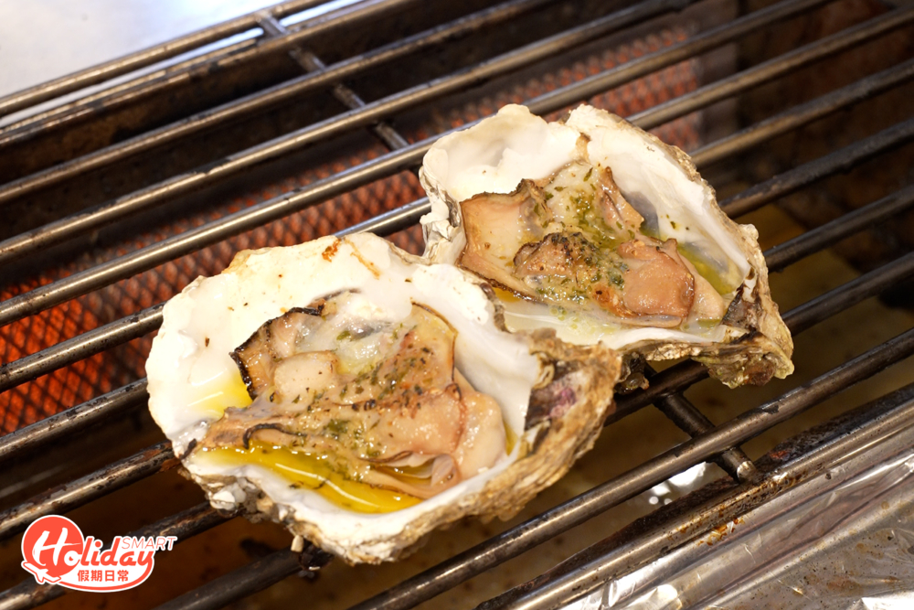 海鮮方面必食蒜香生蠔，以蒜香調味再加上秘製醬汁，令生蠔食落更鮮美！