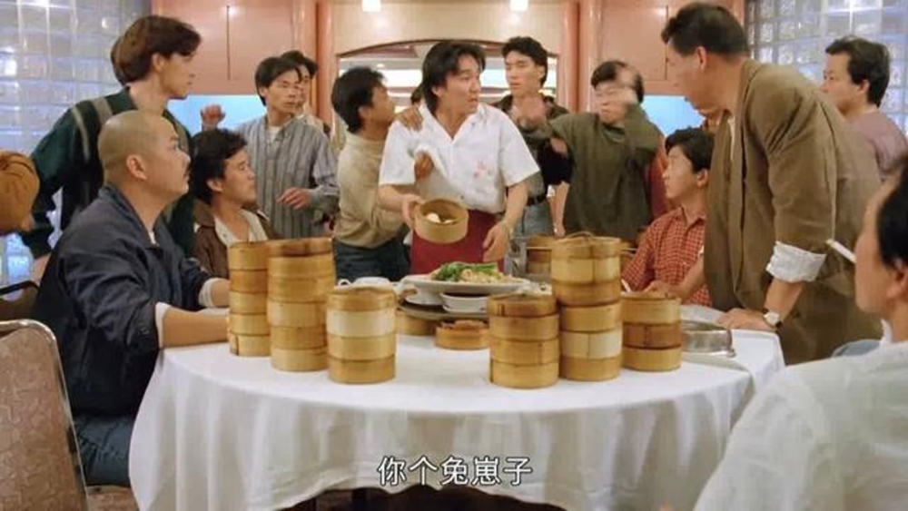 有內地律師指商家應該給予消費者選擇的權利，而不是強制收費。 