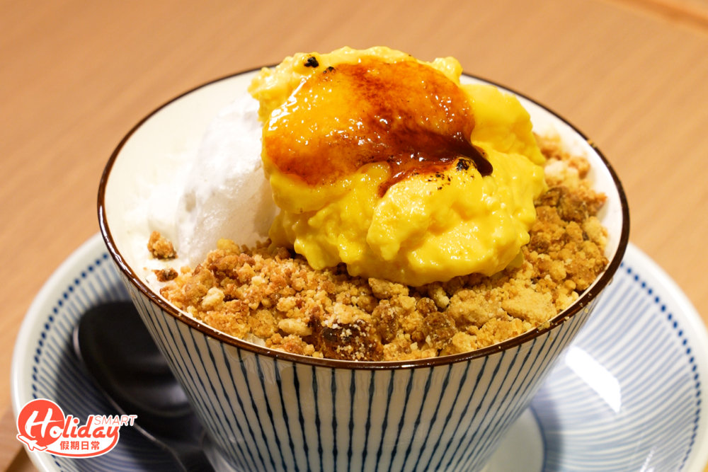 法式焦糖刨冰是另一個不可錯過的選擇,焦糖香甜滑順,再加上曲奇餅碎,更添口感的層次。