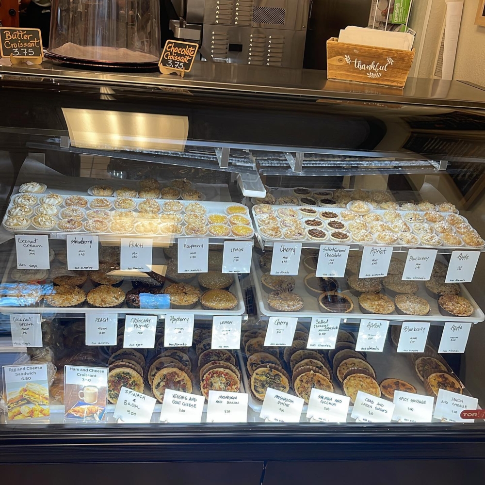 沒想到在馬斯克出手之前，店家卻收到了來自各方的支持和幫助。