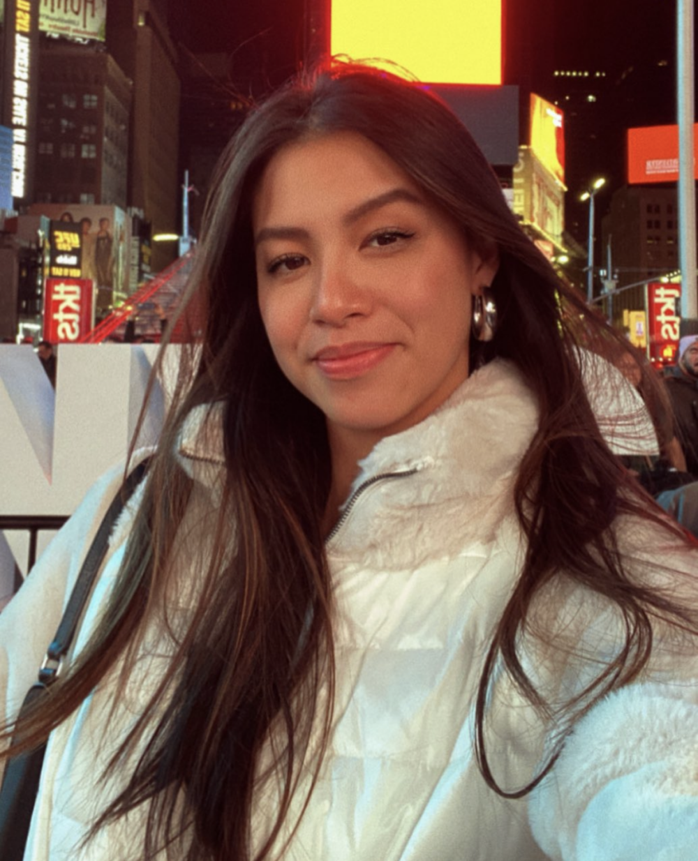 香港前港姐冠軍雷莊𠒇最近罕有回港送親人最後一程