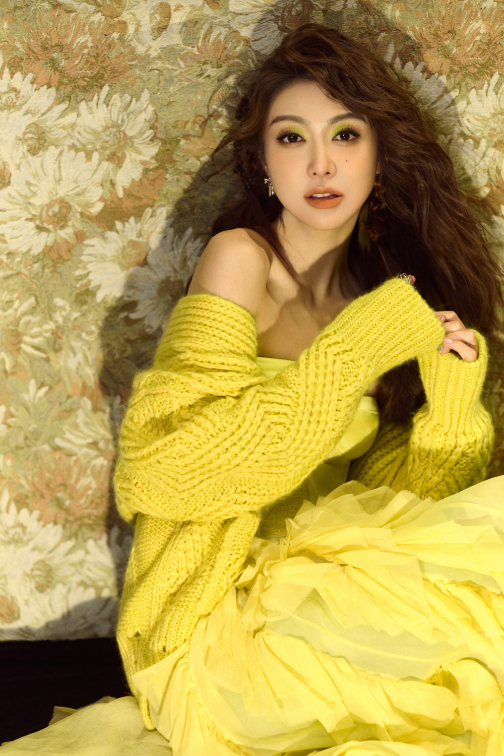 Fiona大膽塗上綠色眼影