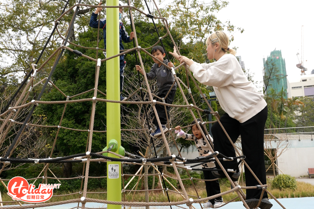 巨型攀爬繩網超考四肢協調能力。