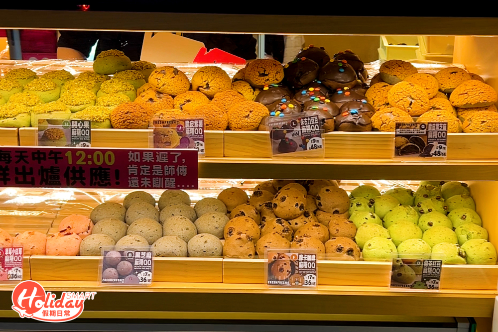 店家擺放了一整櫃麻糬波波,餅櫃放滿12款口味,賣相一流。