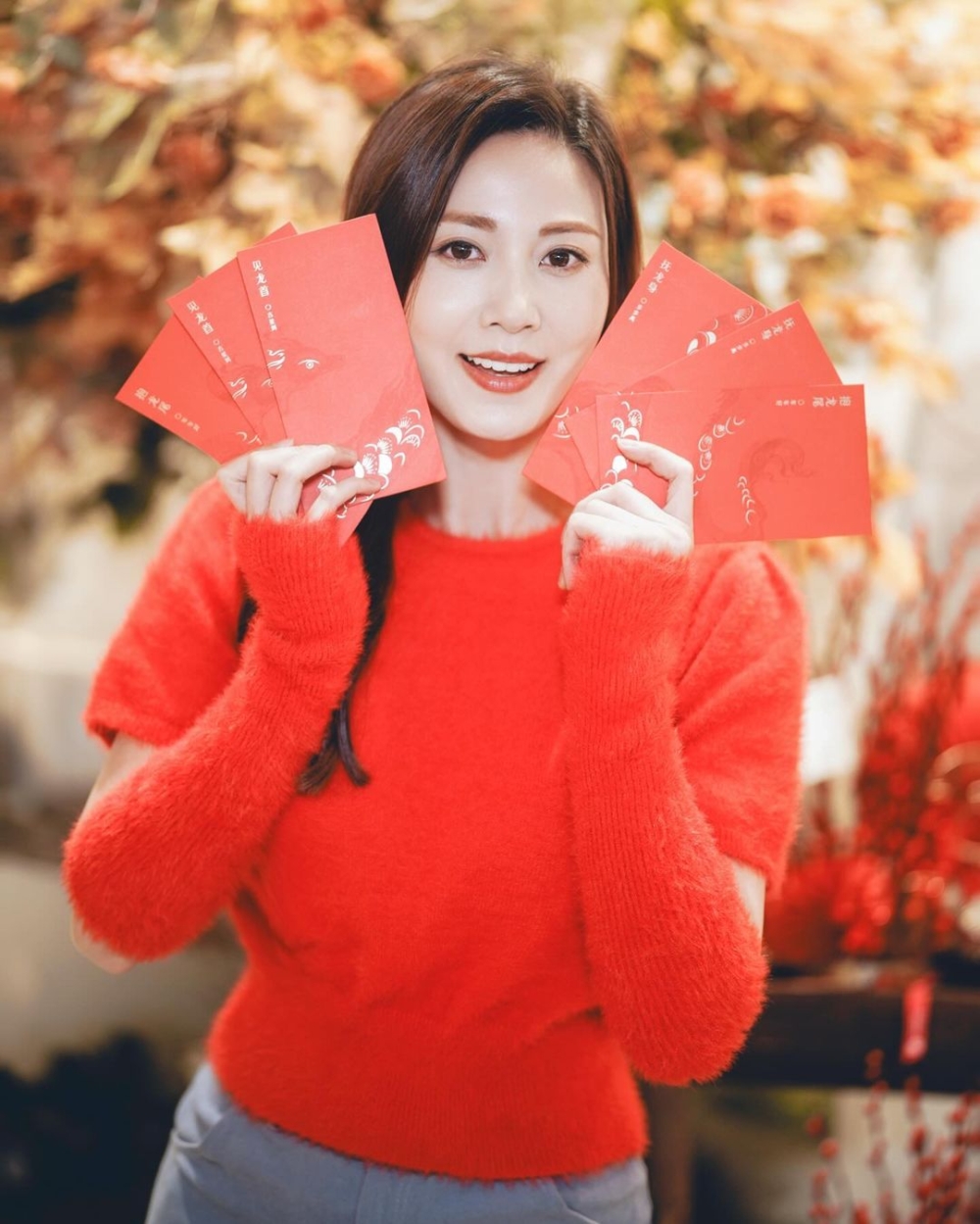 而去年其實就有網友向傳媒爆料,指朱晨麗在前年已與富二代史昊洺交往