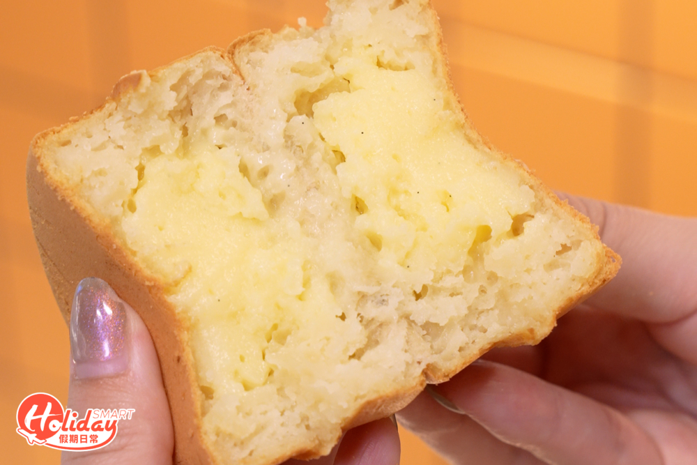 吉士車輪餅內餡順滑細緻，奶香鮮明。
