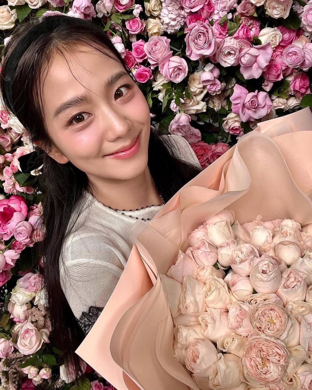 玫瑰在古希臘神話中係「美神」的化身，有著「在我的眼中，你就是最美的。」之意。