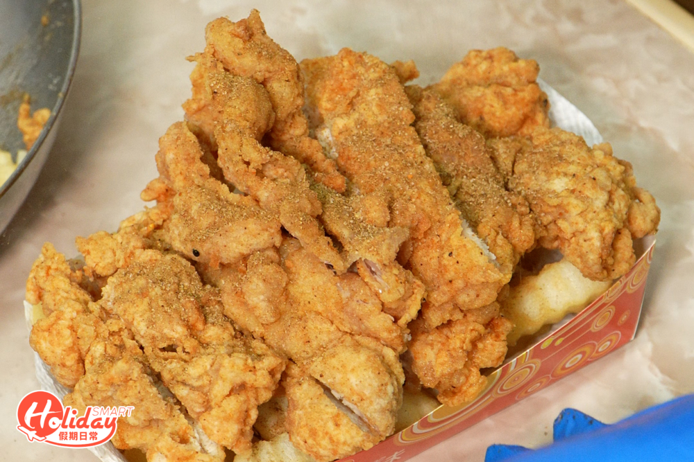 店家推介的巨型炸雞扒($22),即叫即炸又大份足料,食落酥香脆口,肉質紮實又咬口。
