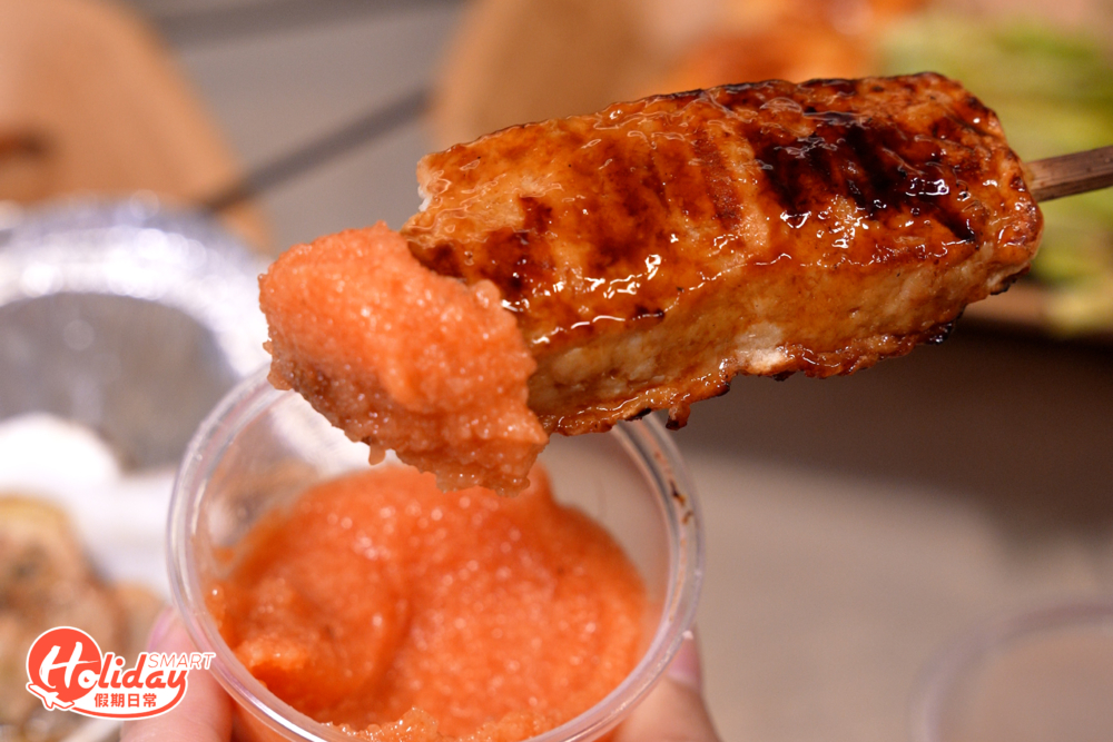 雞肉食材選用日本直送走地雞，免治雞肉食落有粒粒軟骨口感，雞腿肉紮實有咬口，而雞全翼燒到皮脆肉嫩，份量十足又飽肚。