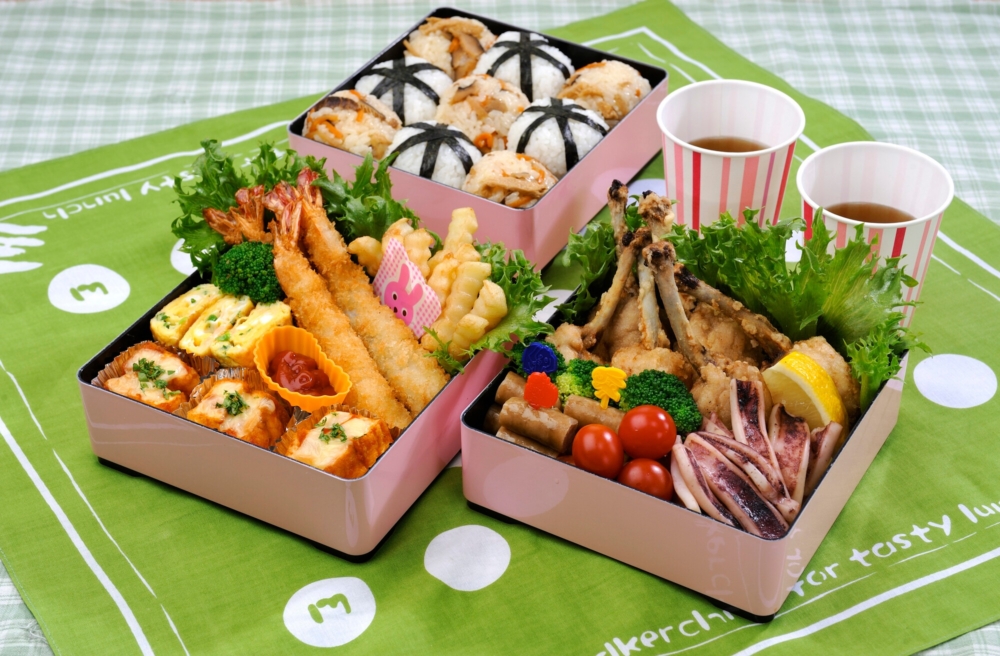 去野餐賞櫻，可以儘量選擇方便拿取、不太沾手的食物～