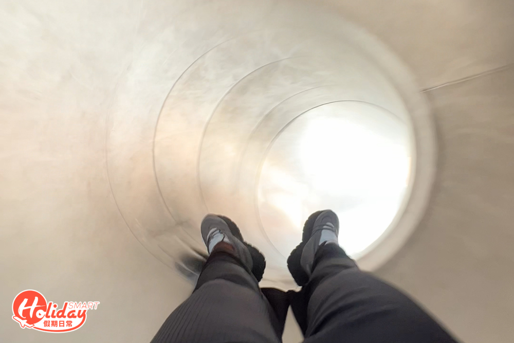 滑落時可以感受到離心力，非常刺激。