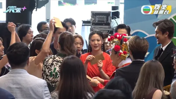 至於輪到朱晨麗回答時,陳煒竟即爆響口指對方鸞星動,今年會嫁