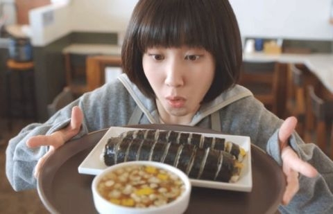遊客香港機場買飯卷入境台灣竟被發現內含禁品?!