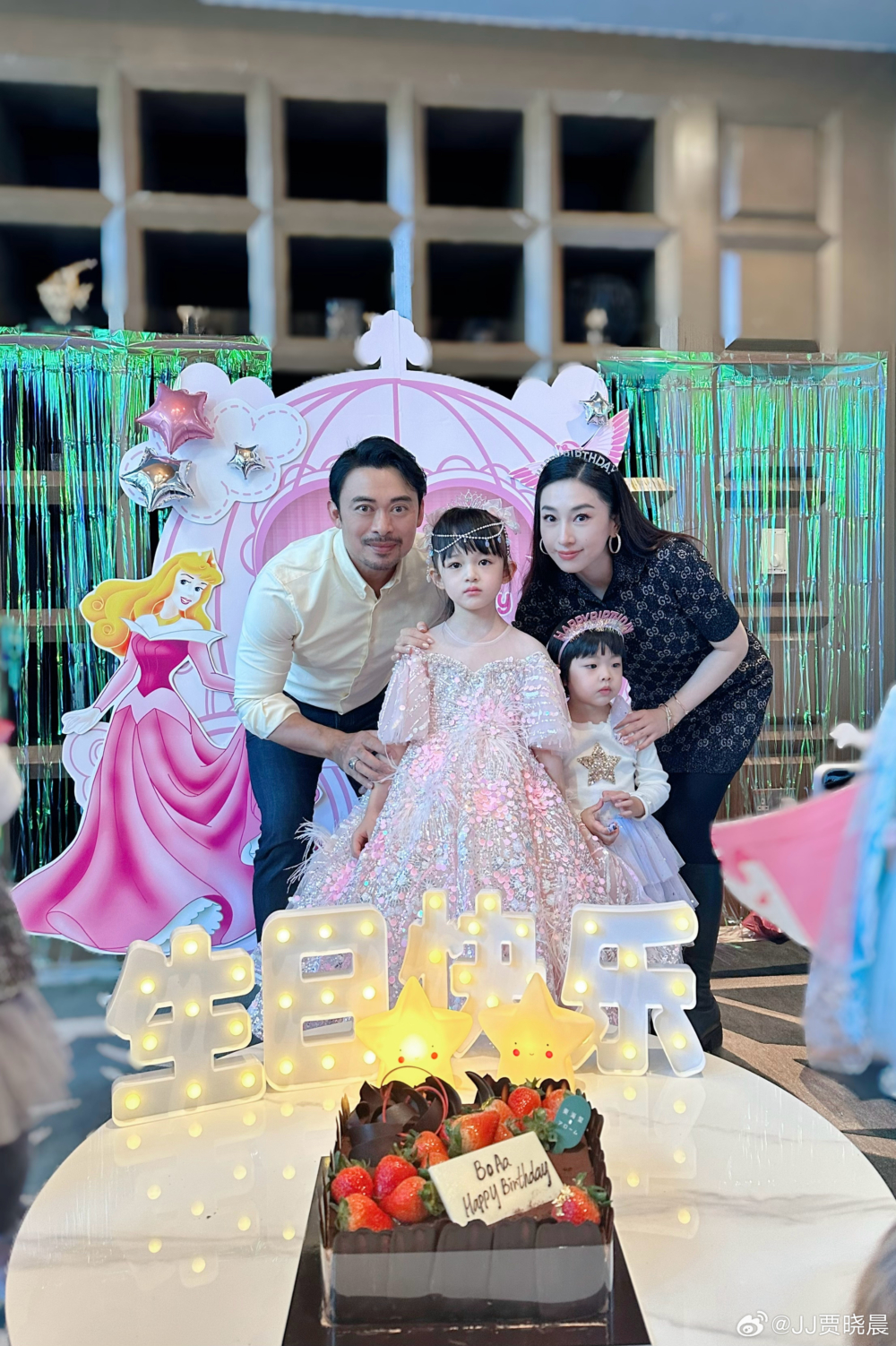 賈曉晨(JJ)與樊少皇結婚近8年,先後誕下2名女兒