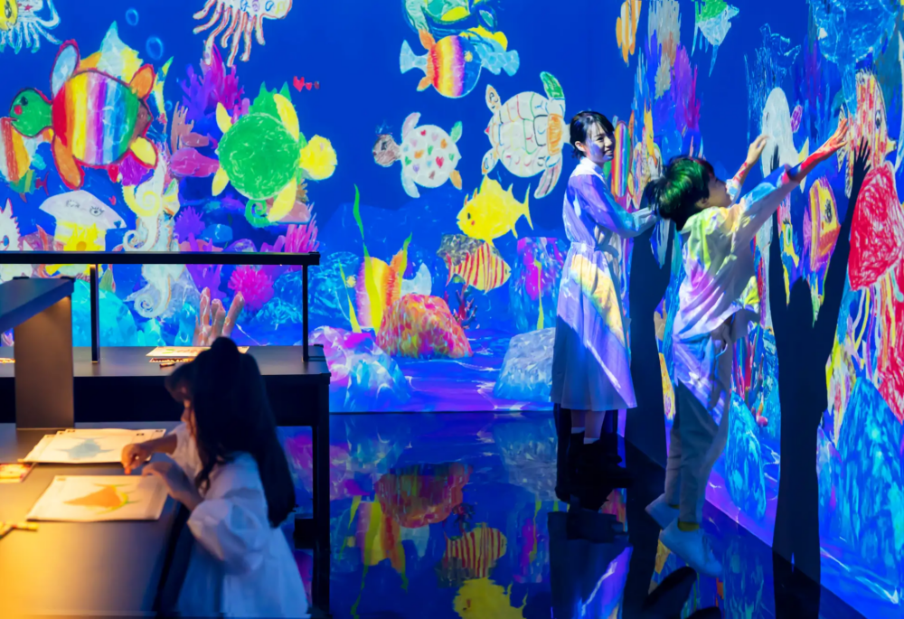 大家仲可以與水族館內的「魚群」互動!