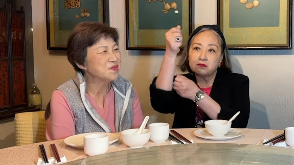 另外，兩位大前輩亦提到現時年輕演員多跟班態度差，令她們感到反感。