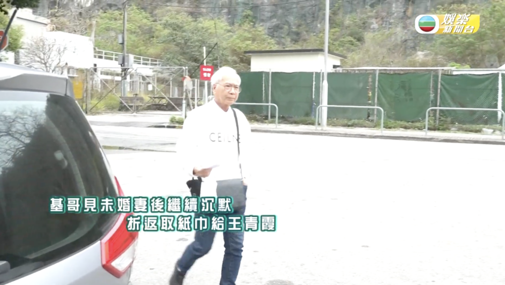 最近李龍基現身探Chris時身上所著嘅「CEILNE」上衣亦引起外界質疑