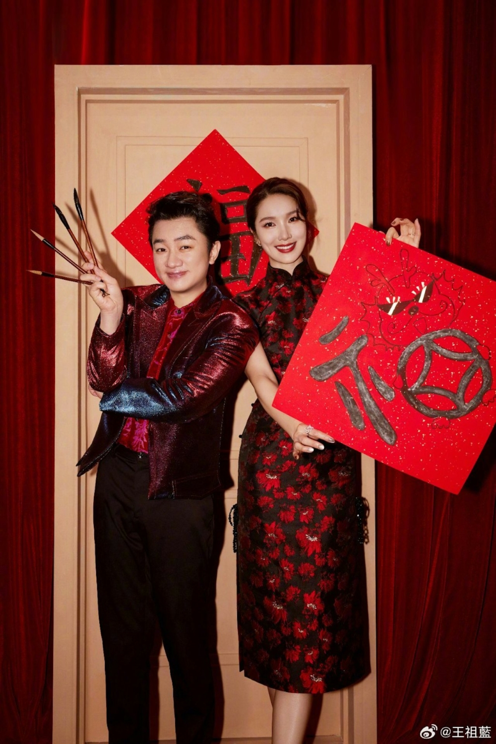 現年44歲的王祖藍在內地發展多年，早年一家人便已移居上海生活