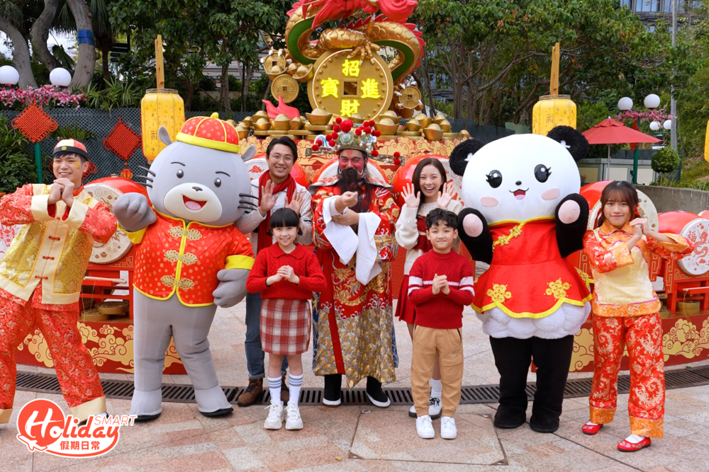 而在新年節慶期間，場內也有「金龍獻瑞」舞龍巡遊和「獅躍龍門」醒獅表演，財神和換上新春裝的威威與好友更會現身。