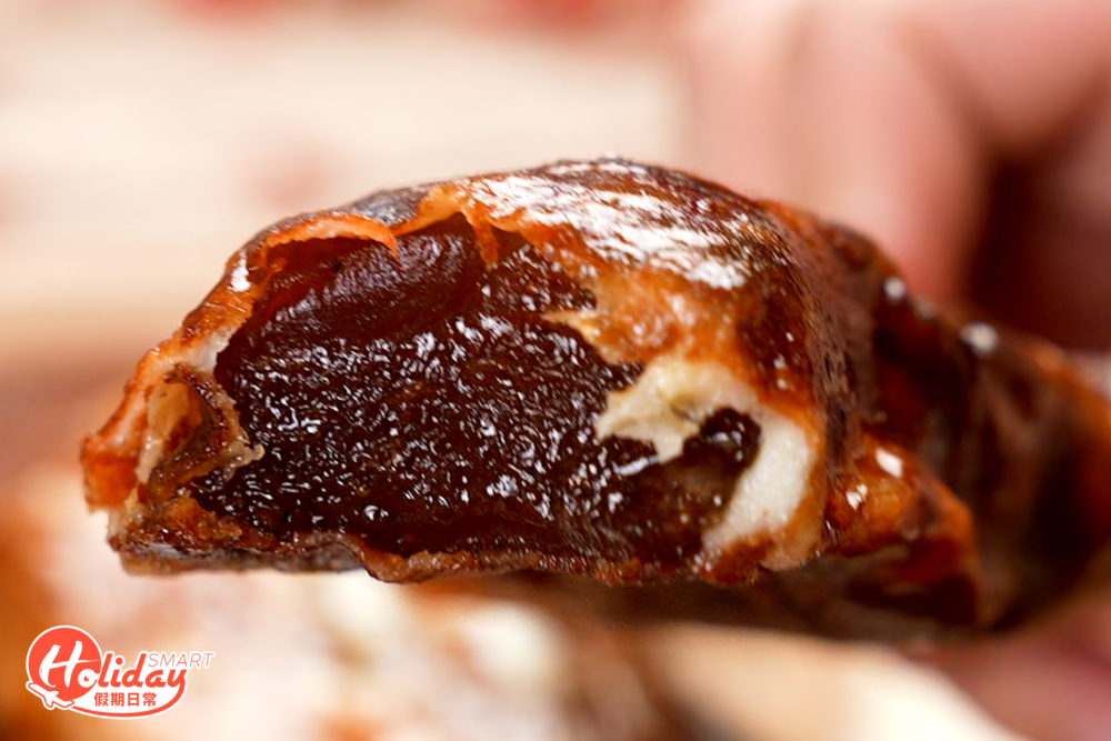 糕的煙韌口感和香濃的芝士完美融合，而蘿蔔糕綿密的口感相對年糕下，味道比較普通，但食落外脆內軟，也有濃郁芝士味。