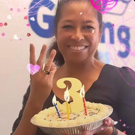 「The Giving Pies」烘焙店的生意反而增加了兩倍，這讓老闆娘感到非常欣慰。  