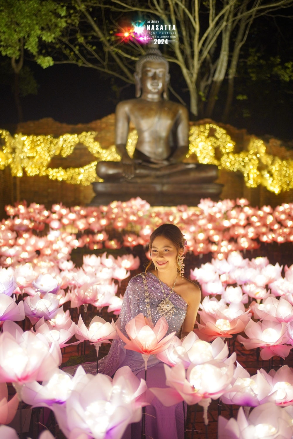 周圍放滿LED燈嘅巨型佛像都係一大特色