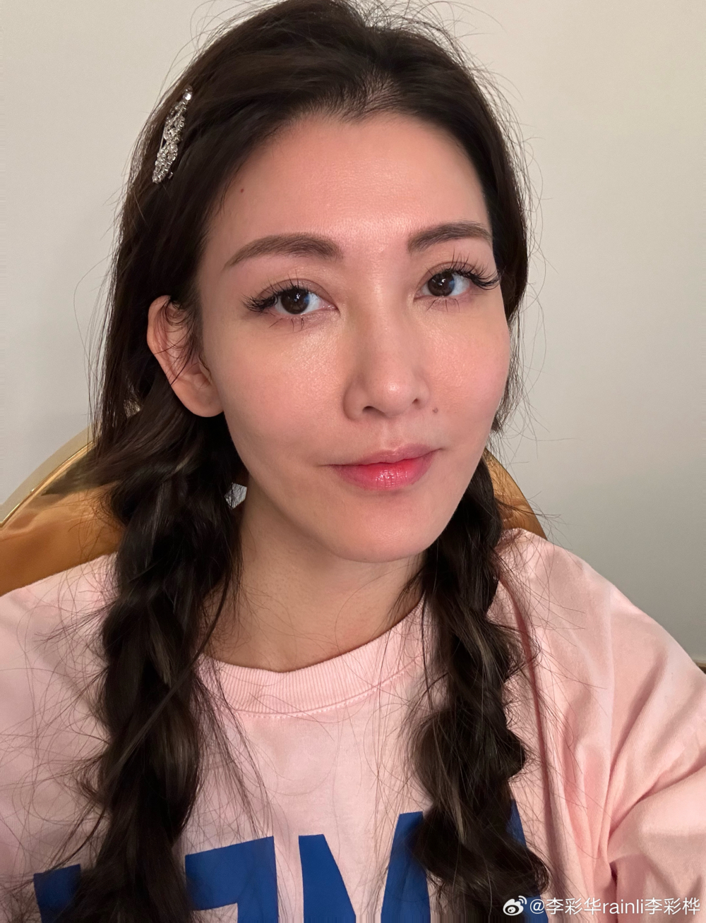 面對整容疑雲李彩華心態樂觀！