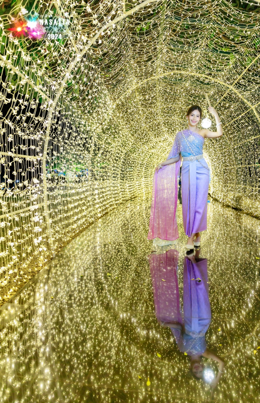 公園內嘅燈海隧道都十分驚艷