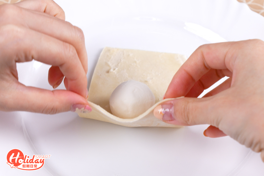 用酥皮包起湯圓