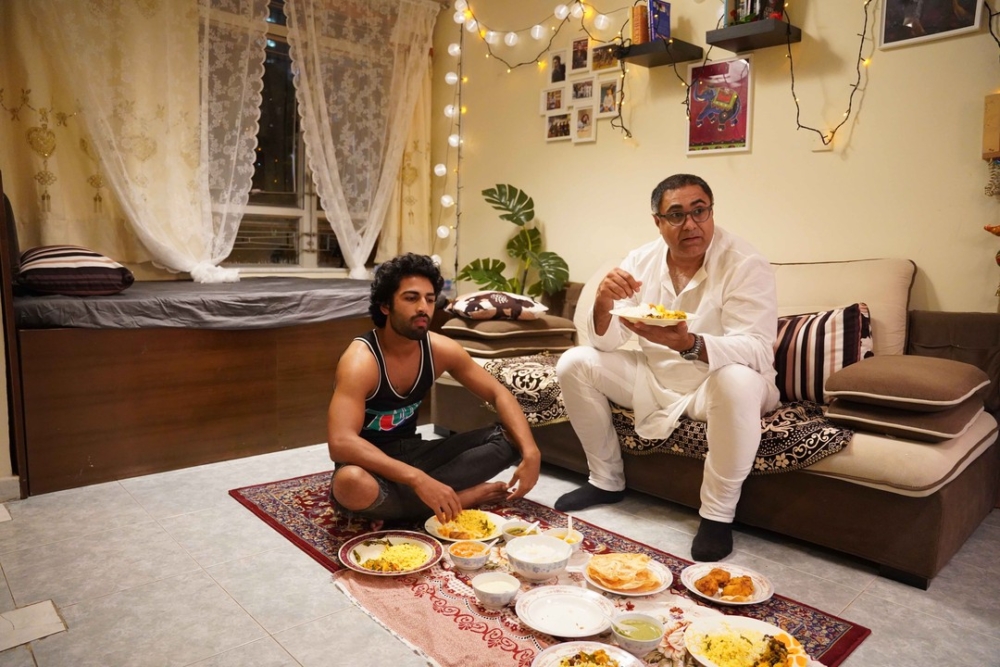 日就有一對內地夫婦來港遊玩時經過重慶大廈門外，竟遇上一位印度大叔出奸招哄騙他們買一顆「神珠」