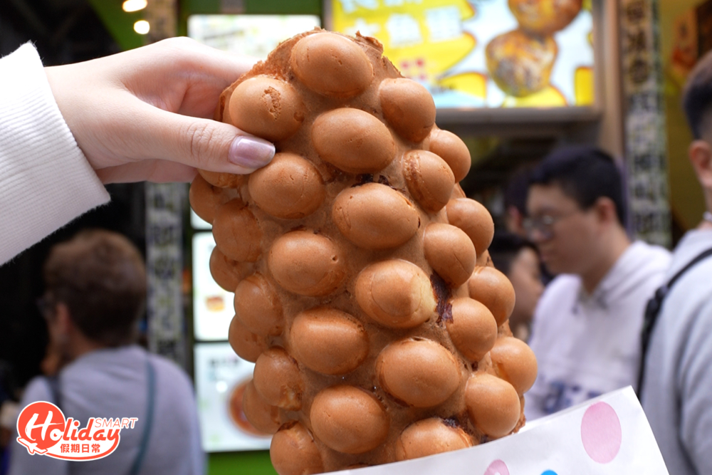 雞蛋仔外脆內軟，一入口就咬到原粒鮑魚。