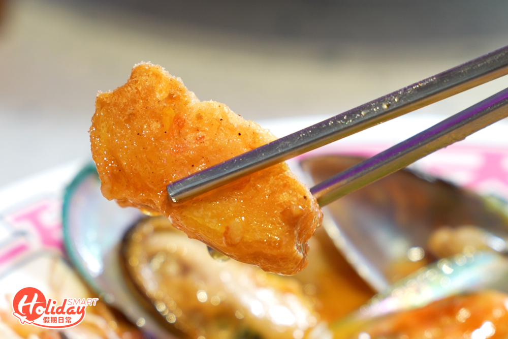 百花鑲油條可以放進湯底，吸收濃郁的湯汁。